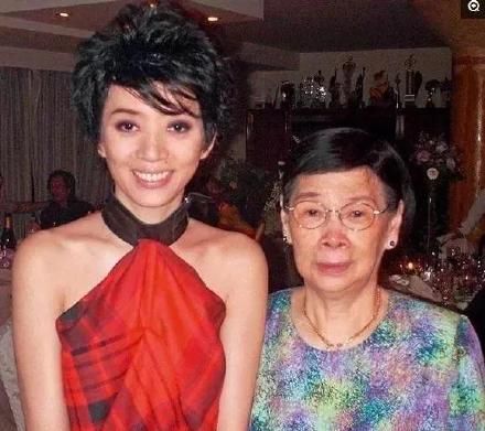 梅艳芳哥哥指控妹妹的传记电影 母亲痛批：财迷心窍
