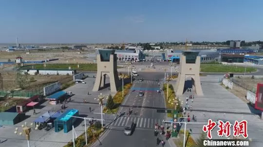 资料图：霍尔果斯口岸。朱景朝 摄