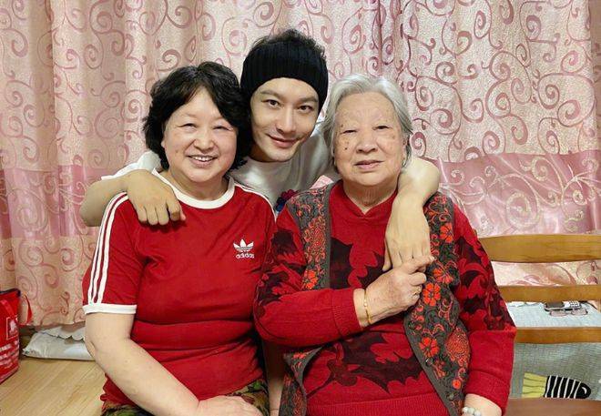 黄晓明baby离婚 工作室：未来两人共同抚养孩子
