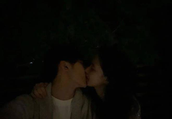 恋情曝光？焉栩嘉与一女子同回家中 对方疑似张子枫 