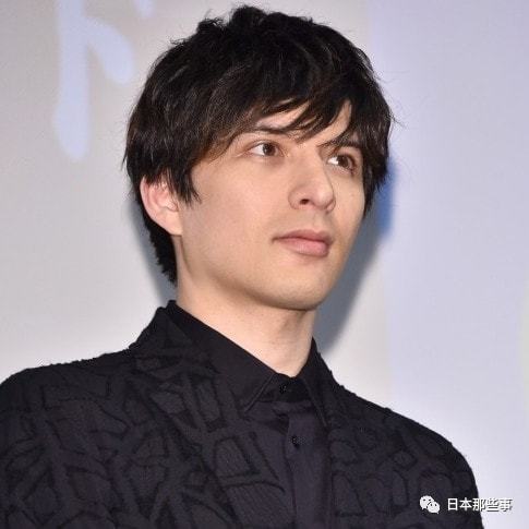 日本博主曝日娱“地震级”黑幕 涉及佐藤健绫野刚众多艺人