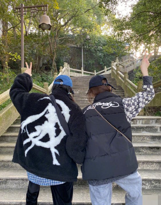  杨幂晒背影照为刘诗诗庆生 网友直呼梦回仙剑