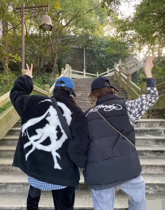  杨幂晒背影照为刘诗诗庆生 网友直呼梦回仙剑
