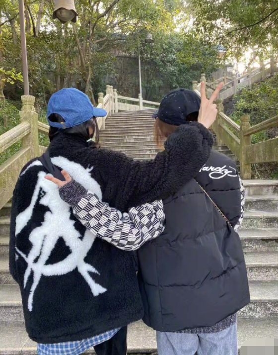  杨幂晒背影照为刘诗诗庆生 网友直呼梦回仙剑