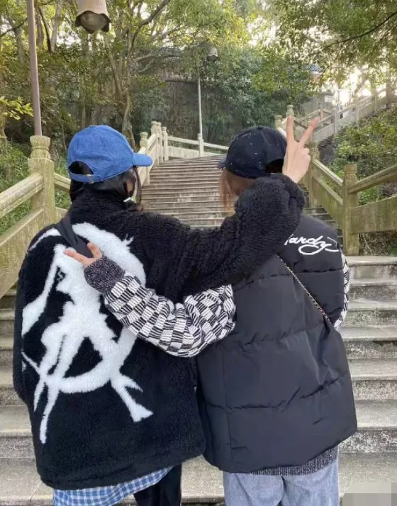  杨幂晒背影照为刘诗诗庆生 网友直呼梦回仙剑