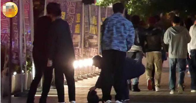 郑元畅深夜与男性友人勾肩搭背 曾多次传同性绯闻