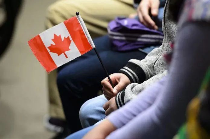 重磅! 加拿大计划给“黑工”送枫叶卡! 移民部长官宣新变化: 可免体检！