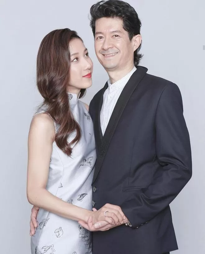 一家五口！钟嘉欣官宣三胎产女 亲吻女儿母爱满满