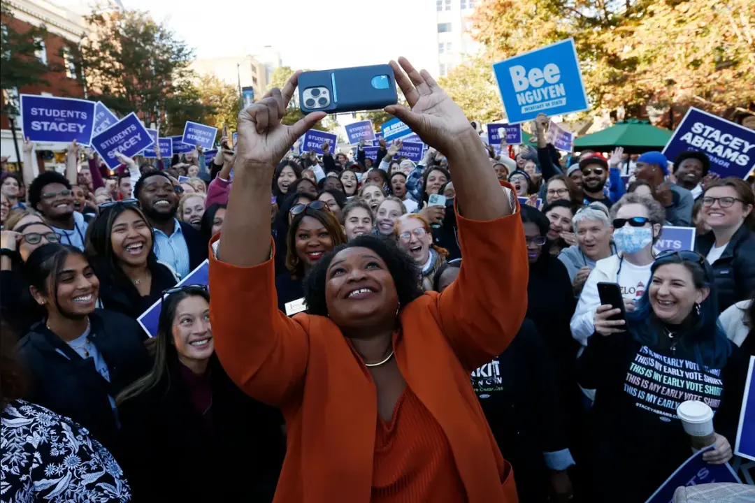 拥有强大动员力的民主党参选人史黛西·艾布拉姆斯（Stacey Abrams），在佐治亚州选举中惜败。图源：USA Today