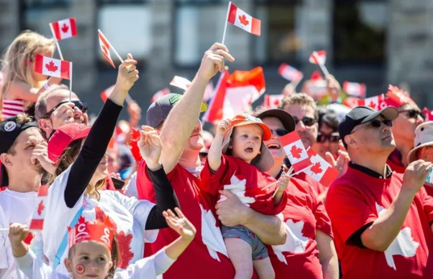 重磅! 加拿大2023移民抽签规则改变! 狂送枫叶卡 更快入境 华人激动！