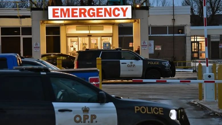 突发! 加拿大1名警察遭枪杀身亡 枪手携武器逃走! 公众被警告"就地避难"!