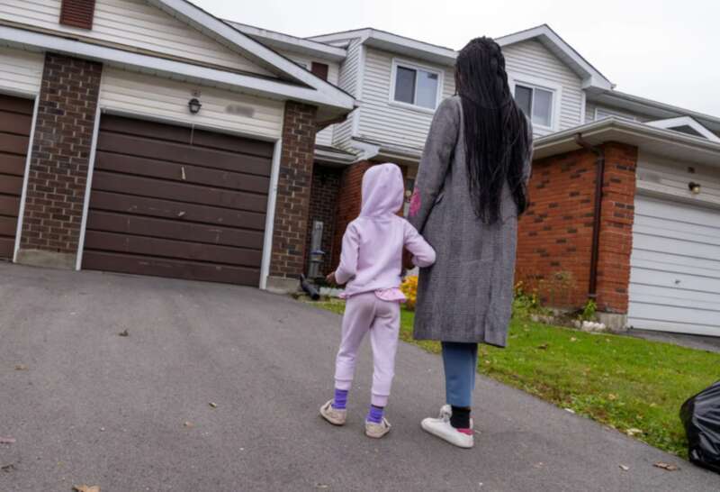 加拿大女房东被租客折磨 丢工作 带4岁女儿流落街头