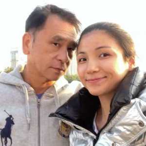 30岁女生与65岁男子恋爱引发关注 回应:心灵契合