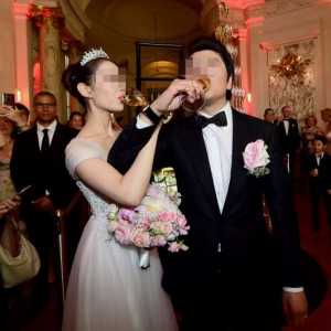 靠白富美老婆救场捞钱 这对“宝藏夫妻”的水深着呢
