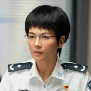 女警别硬演，刘涛太端着、吴谨言大浓妆好出戏，有人却演成经典