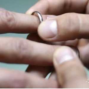 女子意外发现自己同时拥有两个丈夫 有一个还是市长