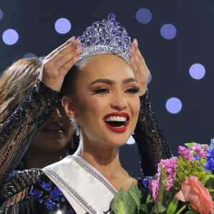 菲裔美国小姐夺环球小姐后冠 父移民时身上只有20美元