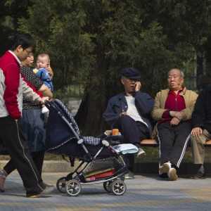 中国人口61年来首次负成长 人口危机冲击经济