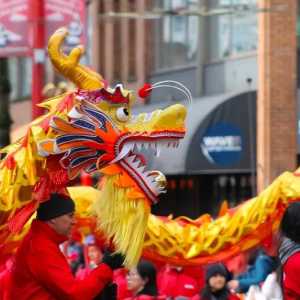 温哥华街头万人贺新春 中加航线直飞价降至$806