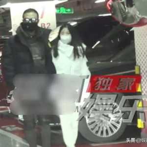 汪峰年过半百上热搜 带二女儿买钻戒 秃顶抢镜