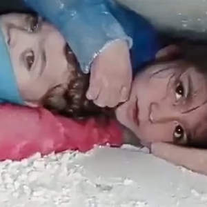 泪目!爱的奇迹!7岁女童废墟中保护弟弟36小时
