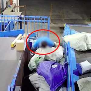 60岁快递员凌晨工作猝死 不算工伤 寒了多少人心