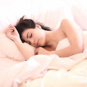 研究：5睡眠好习惯 可以多活5年 首要每天睡足7-8小时