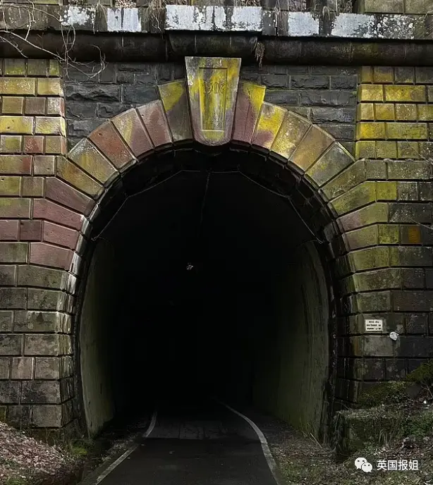 三人途中经过的隧道