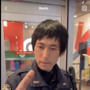 “李小龙滚回去”非裔男辱骂值勤亚裔警 还拍片PO网
