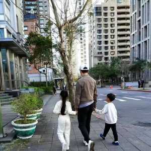 台媒曝大S典当奢侈包包换钱 S妈妈抱怨具俊晔
