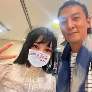 吴彦祖携妻女露面 发福变化大 和妻子关系引猜疑