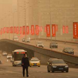 沙尘暴袭半个中国 跨过长江 上海、南京也遭波及