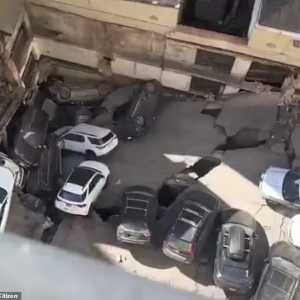 突发! 市中心停车场轰然倒塌 几百辆车叠罗汉陷入深坑 至少1死5伤