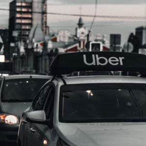 全城通缉！Uber司机载客到约克区停车场性侵 还强行五星好评