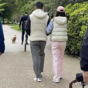 刘强东章泽天温情同游英国 穿万元毛衣太豪横
