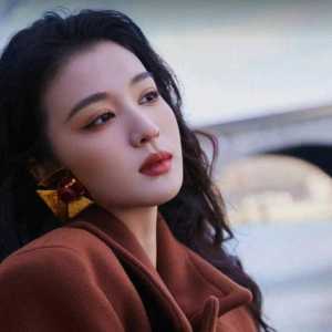 绝色美女王楚然巴黎时装周随拍 眼前一亮
