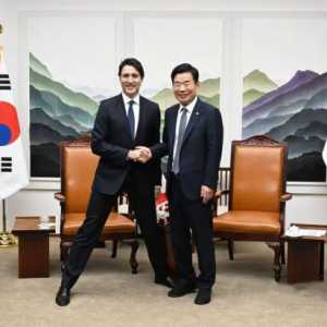 特鲁多叉开腿与韩议长合照 韩国网民沸腾