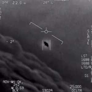 “吹哨者”爆料美国数十年来一直在回收UFO 甚至拥有“完整”的飞行器