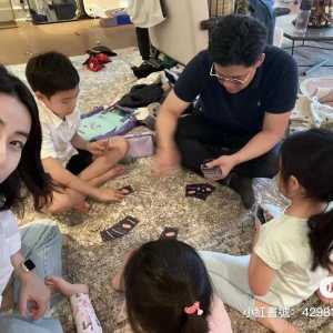 郭晶晶为霍启刚庆生 别墅凌乱揭豪门真实面