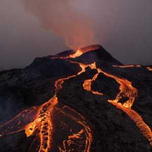 24小时内地震超2000次 冰岛火山或即将喷发！