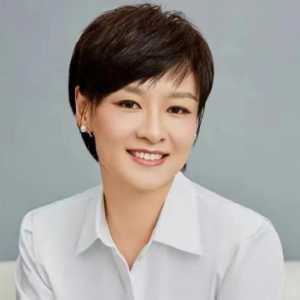 前央视主持李小萌突发意外 面部憔悴蜡黄