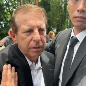 李玟老公Bruce现身火葬场 沿路遭粉丝咒骂“你杀了CoCo”