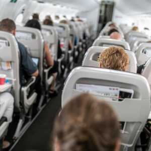 空姐曝航空业“隐藏规则” 吁搭机前准备1类物品最保险