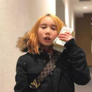 14岁华裔“炫富网红”惊传离世 家人表示“巨大的悲痛”