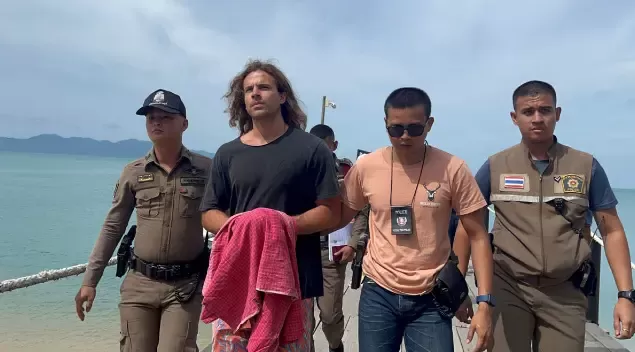 · 在给警方现场指证时，丹尼尔仍旧一脸傲慢。