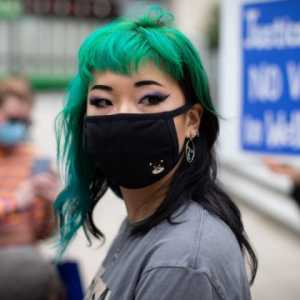 袭击华人女孩骑警遭轻判，罚款200元，不会丢工作，女孩很失望