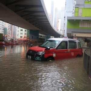 台风环流肆虐 香港破139年记录“世纪暴雨”全城淹水