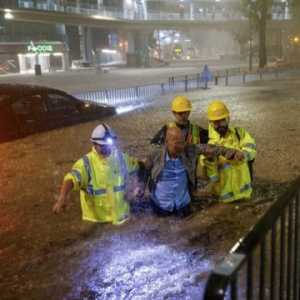 暴雨与极端天气：香港遭遇世纪大暴雨，政府预警受质疑