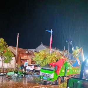江苏两地突发龙卷风 已致10人死亡多人受伤