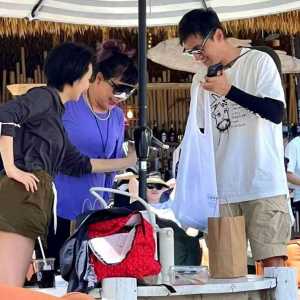 狗仔都拍不到的珍贵照片…胡歌一家三口罕见同框